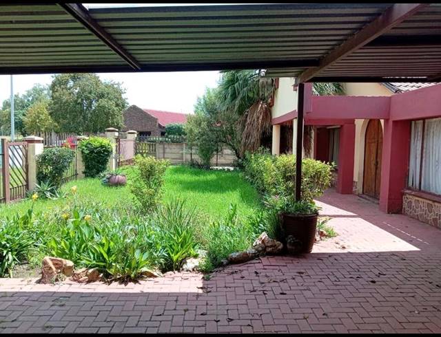 2 BEDROOM HOUSE FOR SALE IN FALCON RIDGE
